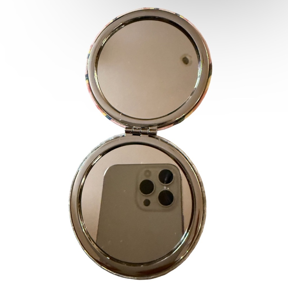 Double Sided Compact Mirror Strike A Pose Compact Makeup Bag Beauty Glam Mirror - Picture 4 of 8